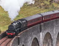 En Reino Unido todavía operan algunos trenes a vapor, en los cuales los viajeros pueden experimentar la era dorada de este medio de transporte.