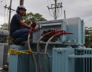 La Corporación Eléctrica del Ecuador invita a empresas nacionales y extranjeras a presentar sus manifestaciones de interés para participar en el suministro de energía eléctrica.