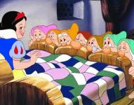 Blancanieves y los siete enanos se publicó 1812 y en 1937 Disney contó la historia en una popular película animada.