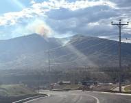 Vista del incendio forestal en el cerro Ilaló.