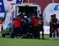 Luis Arroyo (d), jugador del Deportivo Cuenca, tuvo que salir por lesión del campo de juego.