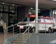 El director médico de la Clínica que recibió al piloto describe su situación actual. Los otros dos ocupantes de la avioneta fallecieron tras el impacto y sus cuerpos fueron trasladados a la morgue.