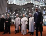 León XIV en la Mezquita Azul en Estambul.