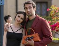 El creador de la serie, Darren Star, detalla cómo el viaje de Emily la ayuda a comprender dónde está su verdadero hogar.