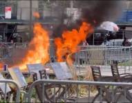 Hombre se prende fuego