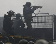 La policía disparó granadas paralizantes a los manifestantes este miércoles.