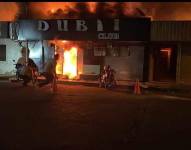Imagen de la discoteca en llamas ubicada en la provincia de Orellana.