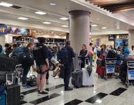 Pasajeros en el aeropuerto de Quito