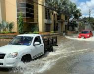 En diferentes zonas del Litoral se han reportado lluvias e inundaciones.