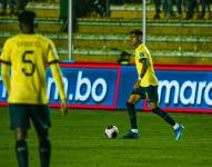 Piero Hincapié en el partido de Ecuador contra Bolivia