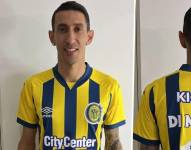 Ángel Di María usando una camiseta de Rosario Central.