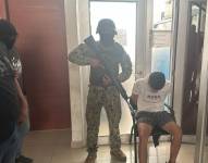 Una jueza de Guayaquil le dictó medidas cautelares mientras dure la investigación por el presunto delito de armas de fuego, municiones y explosivos no autorizados.