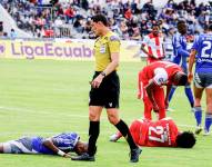 Yerson Zambrano expulsó a dos jugadores del Técnico Universitario ante Emelec en la LigaEcuabet conectada por Xtrim.