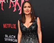 En un episodio reciente de Black Mirror, Salma Hayek descubre que cedió los derechos de su imagen de IA.