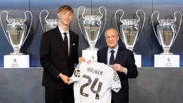 Dean Huijsen junto a Florentino Pérez, presidente del Real Madrid (Real Madrid)