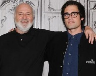 Nick Reiner es el segundo de los tres hijos que tuvieron el cineasta Rob Reiner y su esposa, Michele.