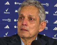 Reinaldo Rueda llorando en plena rueda de prensa.