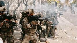 Marines y soldados en Los Ángeles para controlar protestas.