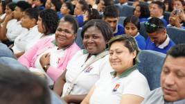 El programa está dirigido a jóvenes, adultos y adultos mayores que no han terminado sus estudios.