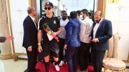 Cristiano Ronaldo, arribando al hotel donde concentra su club en Irán.