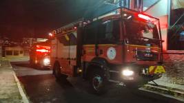 El vehículo del Cuerpo de Bomberos de Quito que acudió al lugar de la emergencia.