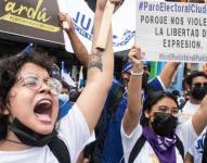 Cientos de nicaragüenses protestaron en Costa Rica en contra de la celebración de las elecciones.
