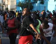 Según contó una manifestante de San Antonio de los Baños a BBC Mundo, la protesta inicial fue organizada el sábado a través de las redes sociales para este domingo a las 11:30 AM (hora local).