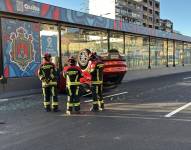 Imagen del carro volcado.