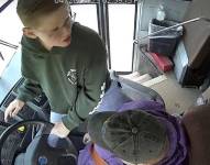 Tras pisar los frenos del vehículo, Dillon Reeves, de 13 años, les dijo a los otros niños que llamaran al teléfono de emergencia.