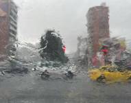 La fuerte lluvia se reportó en diferentes sectores del Distrito Metropolitano de Quito.