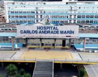 Exteriores del Hospital Carlos Andrade Marín en Quito.