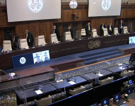 Imagen de los jueces de la Corte Internacional de Justicia, sesionando en su sede en La Haya, Países Bajos, para dirimir sobre un caso entre Somalia y Kenia.