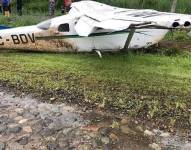 Así quedó el avión monomotor luego de problemas en el aterrizaje.