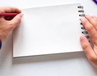 Imagen referencial de hombre zurdo.