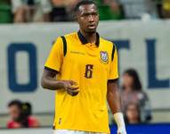 Willian Pacho en un partido con la selección de Ecuador