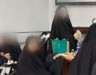 Existen alertas internacionales por delitos contra menores asociados a esta comunidad. Los niños y niñas fueron trasladados al Centro Facilitador de Servicios Migratorios de Medellín, con acompañamiento del y defensores de familia.