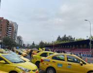 Taxistas amarillas realizan una paralización.