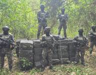 La Policía decomisó dos toneladas de cocaína escondidas en una finca en Manabí.