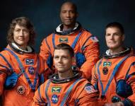 La tripulación del Artemis II: a la izquierda Christina Koch, atrás Victor Glover (piloto), delante Reid Wiseman (comandante) y a la derecha Jeremy Hansen.