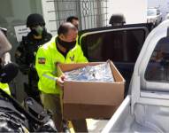 Efectivos de la Policía Nacional durante el allanamiento al Hospital Básico de Durán, por presuntos actos de corrupción, el 16 de junio de 2020. Fiscalía Ecuador/Referencial