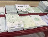 Foto de parte de los 22 mil documentos hallados en Durán, atribuidos a agencias de tránsito.