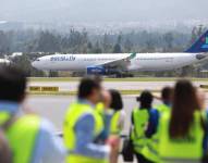 El vuelo despegó de Varsovia a las 00:38 hora local (23:38 GMT) del viernes y llegó a Quito, previa escala técnica en Madrid.