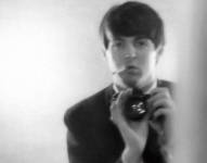 Las imágenes íntimas incluyen autorretratos de Paul McCartney, que tenía 21 años en ese momento.