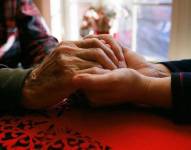 Aquellos que son testigo del deterioro mental de un ser querido también se ven afectados.