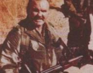 El mercenario escocés, Peter McAleese, con su equipo militar