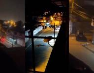 El ataque quedó registrado en videos que circulan en redes sociales.