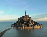 El Mont-Saint-Michel durante la marea más alta del año