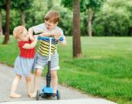 Por qué existe rivalidad entre hermanos cuando son niños (y por qué a veces llega hasta la edad adulta)