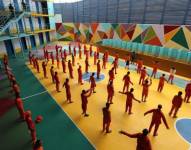Reos realizan ejercicios en la cárcel de Cotopaxi