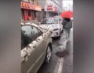 Captura de video de TikTok donde se ven gusanos en China.